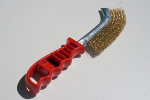 brosse métallique pour enlever la rouille des boules de pétanque